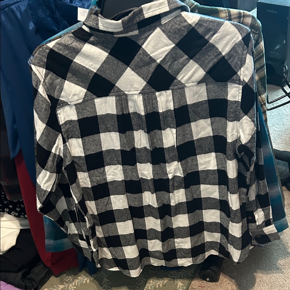 Time and Tru Black and White Checkered Shirt - Picture 5 of 5